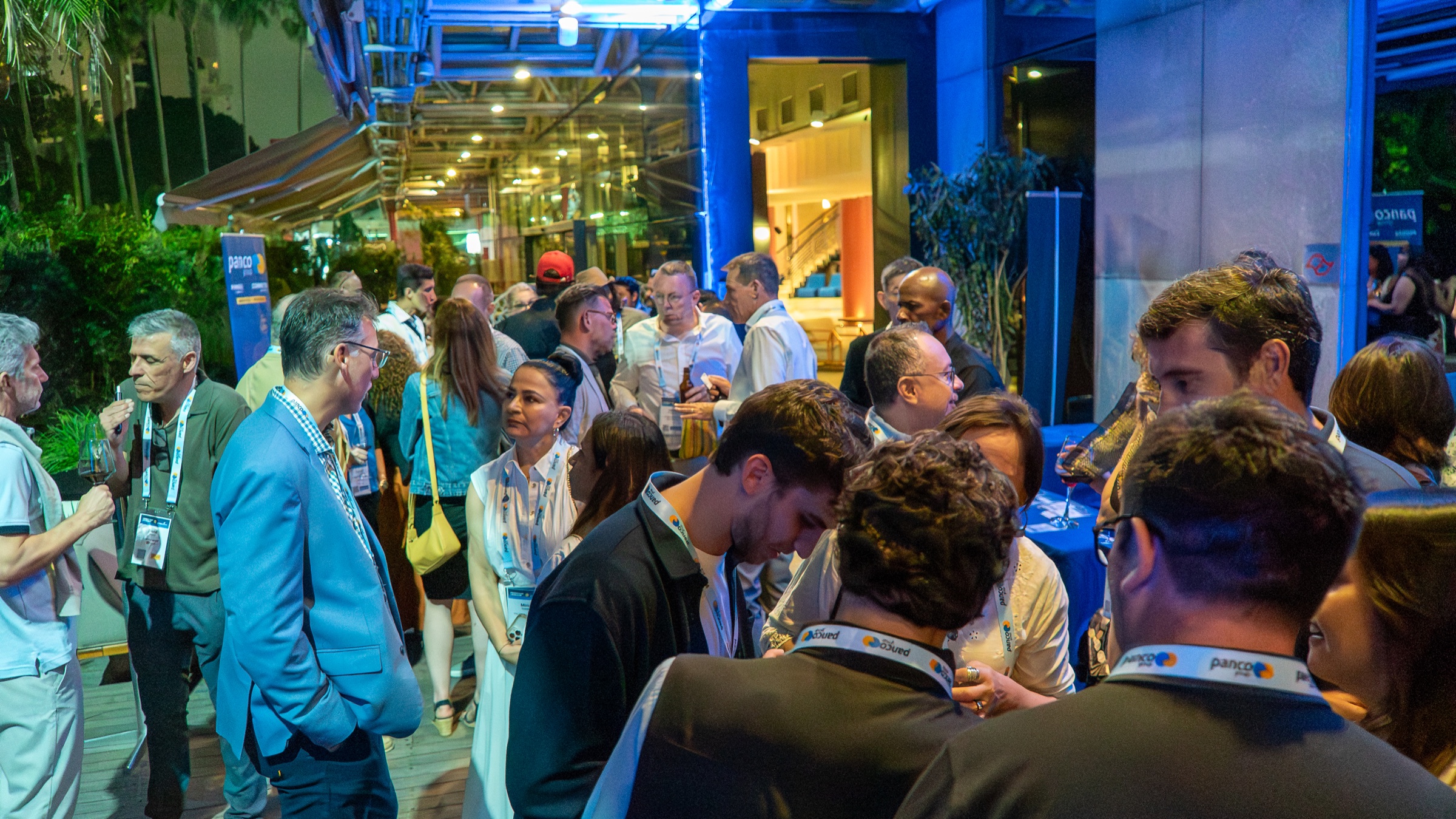 Freightcamp LATAM delegates networking at the welcome reception